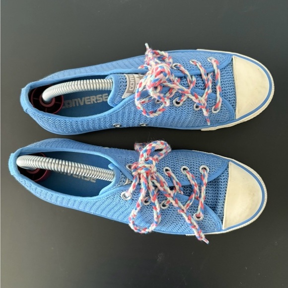 Converse Chuck Taylor Dainty
Low Malt Blue Sneakers 1990s
Women's Size 7
So Cute - Picture 2 of 9